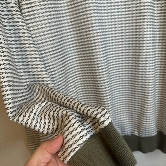 Green/Off White Long Sleeve Pullover - Picture 3 of 5